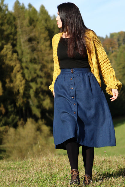 Linen skirt with buttons