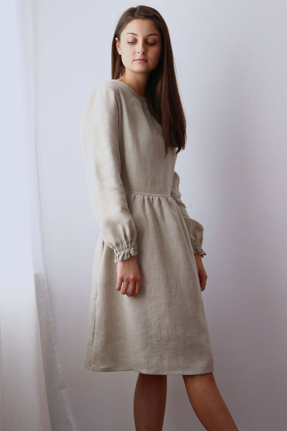 Linen dress with long sleeves