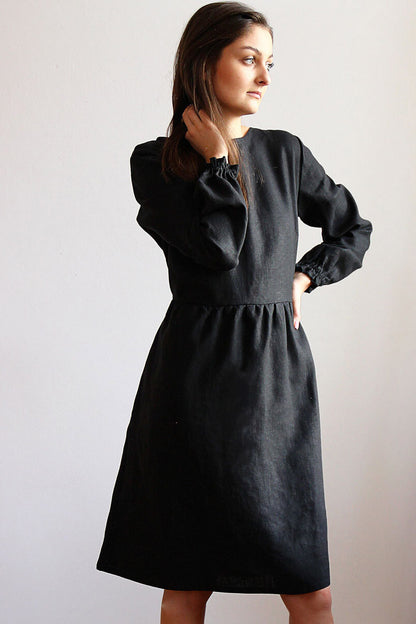 Linen dress with long sleeves