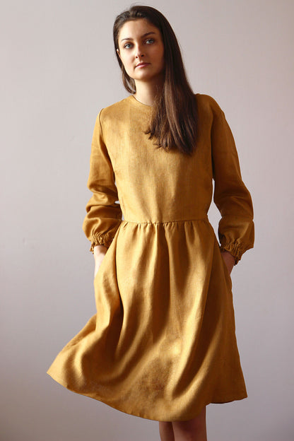 Linen dress with long sleeves