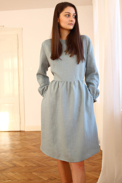 Linen dress with long sleeves