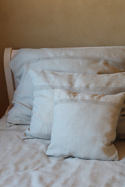 Linen pillowcase with lace