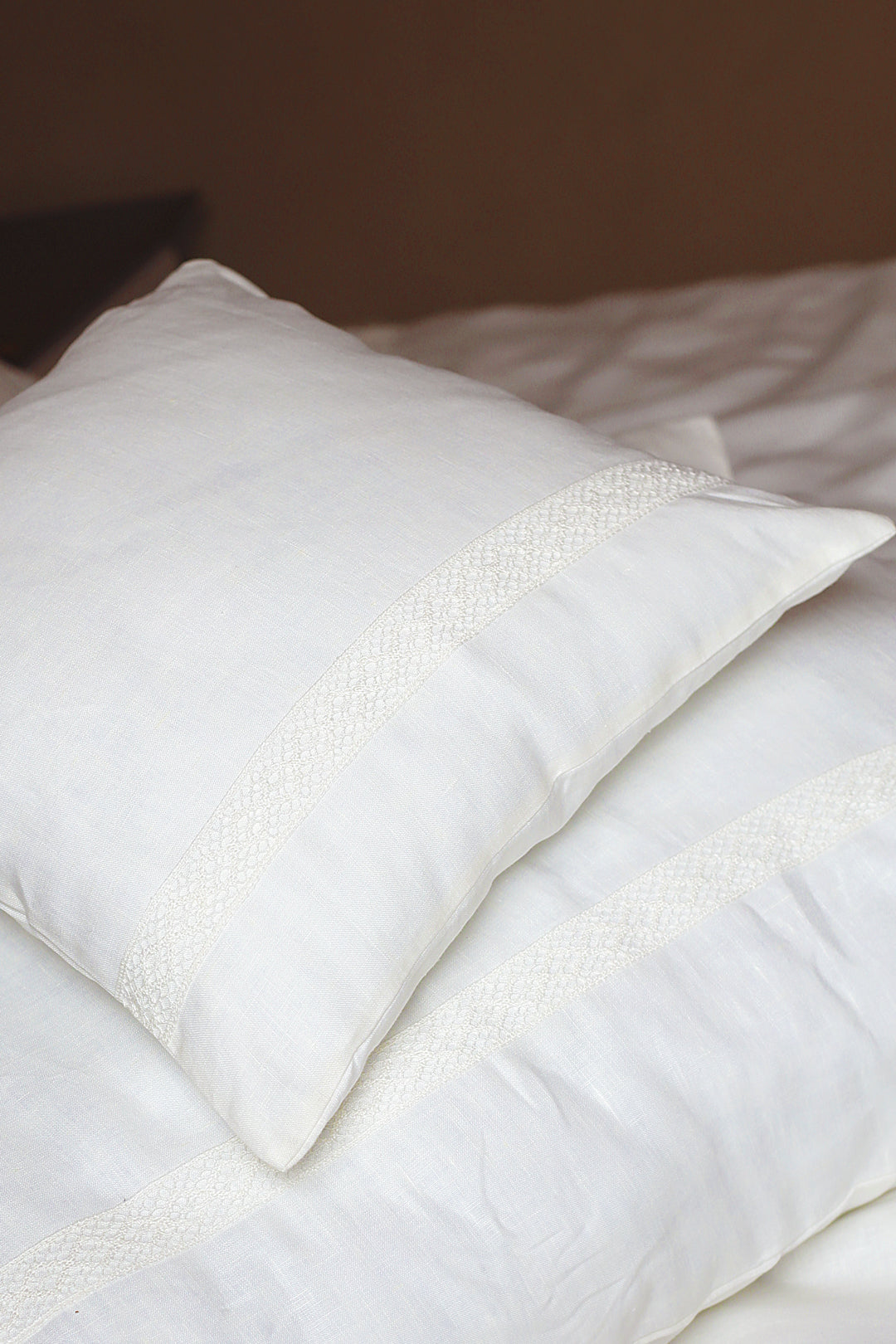 Linen pillowcase with lace