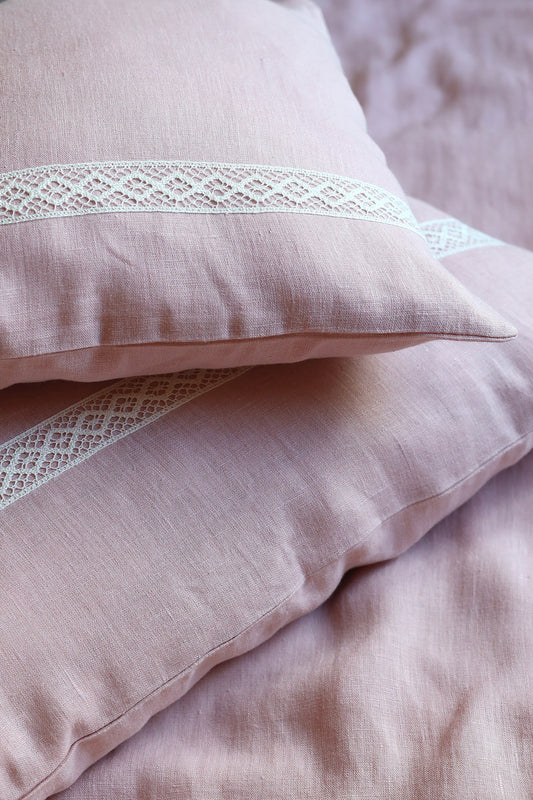 Linen pillowcase with lace