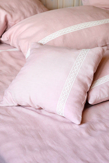 Linen pillowcase with lace