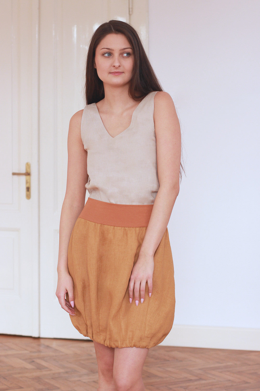 Sporty linen skirt with elastic waist