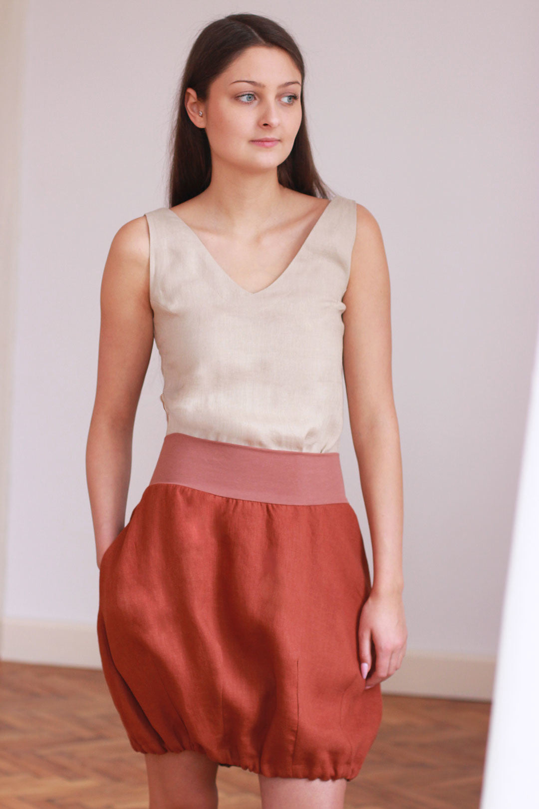 Sporty linen skirt with elastic waist